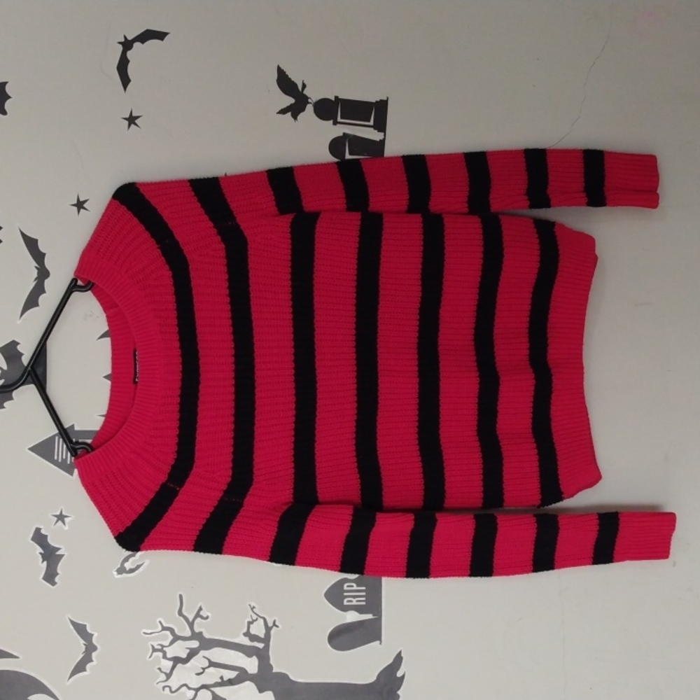 Striped Sweater 🖤